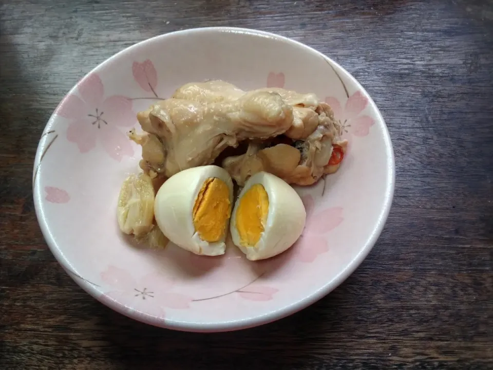 手羽元とゆで玉子の煮物|にんにくと唐辛子が特に好き❤️(元シャリマー)さん