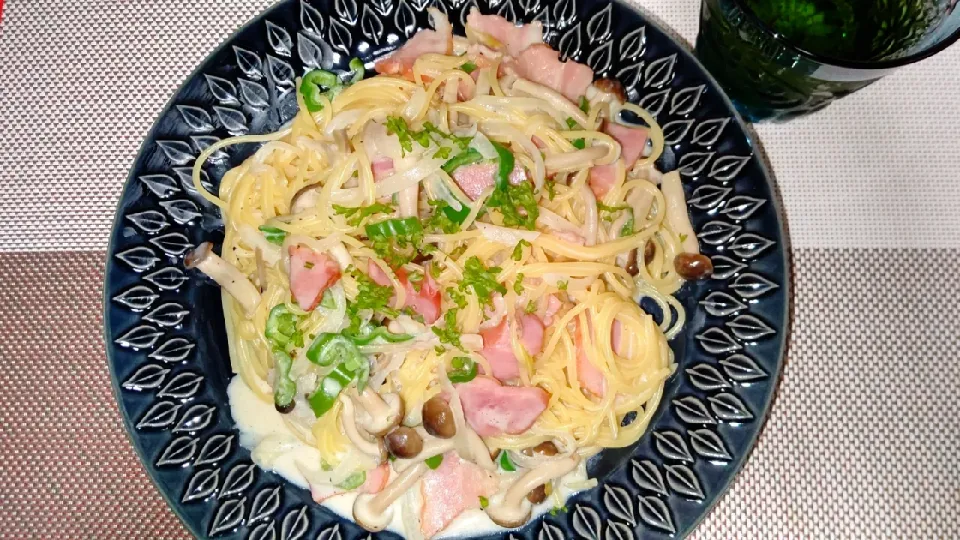 ペーコンときのこのクリームパスタ🍝🌱|オレンジチョコさん