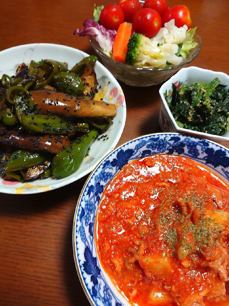 豚肉のトマト煮
茄子とピーマンの煮浸し
ほうれん草胡麻和え
サラダ|ぱやさん