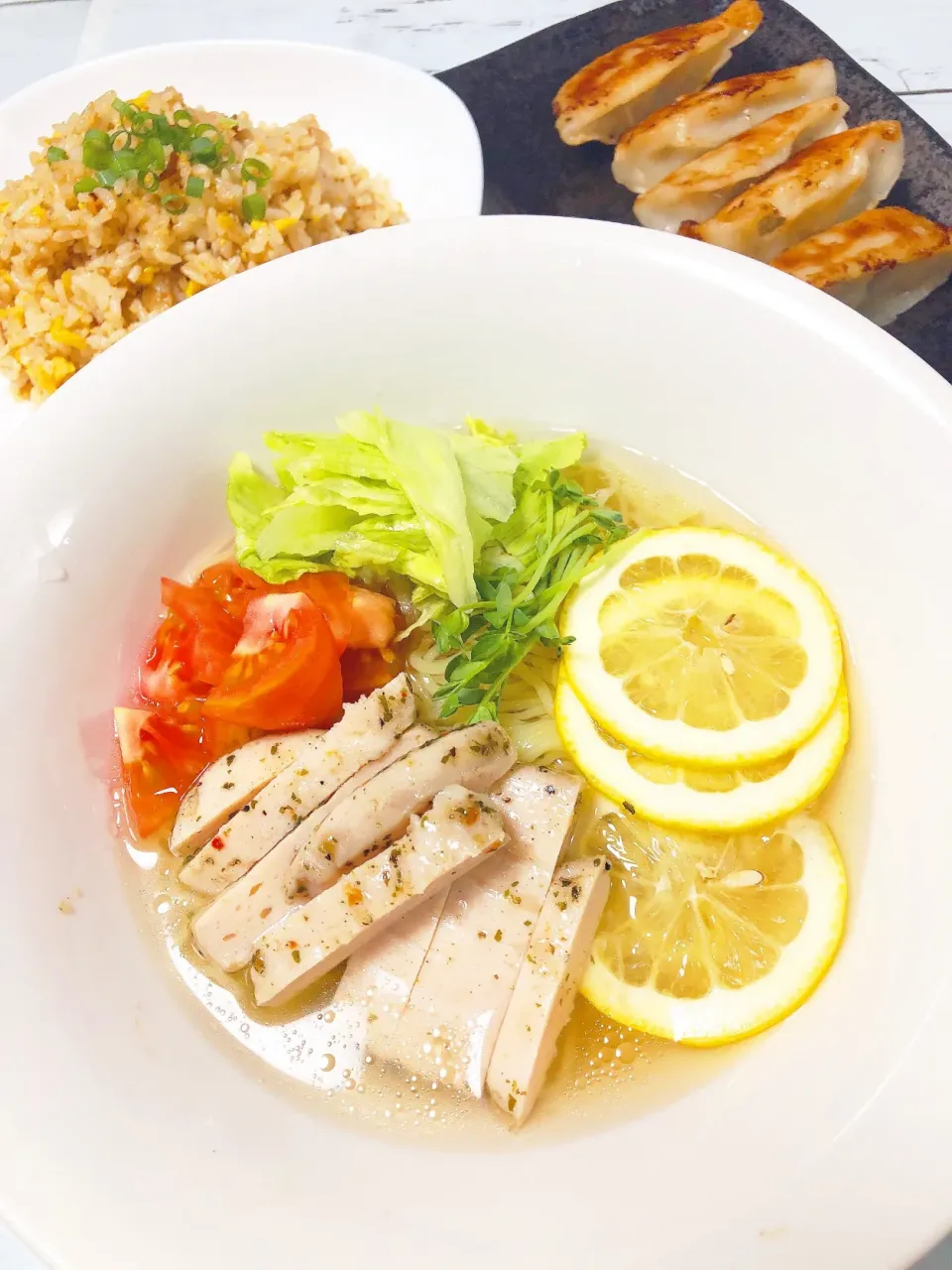 冷やしレモンラーメンと炒飯、餃子のセット|ゆっきー♪さん