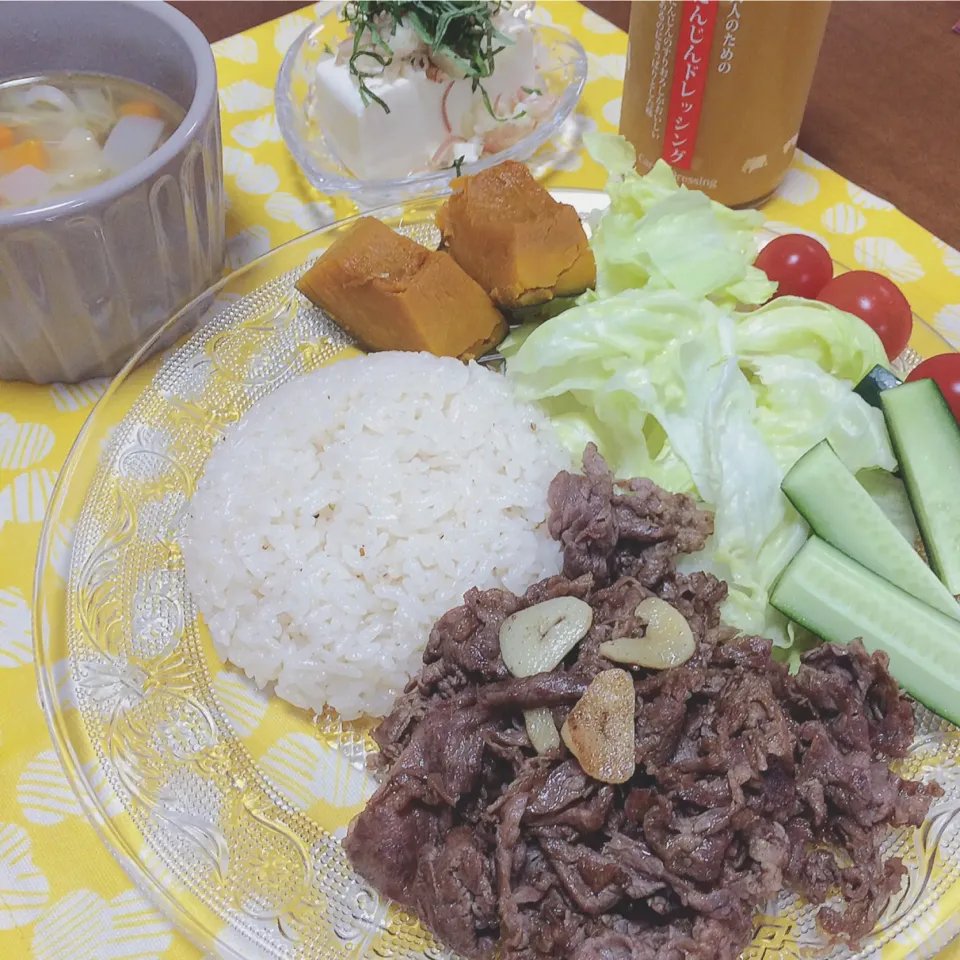 牛肉のカレー炒めとガリバタライス🍽|waiwaiさん