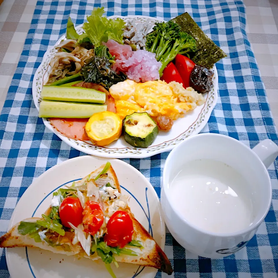 今日の朝ごはん★ほうれん草を山椒シラストマトとクリームチーズで和えて焼き、上から茗荷と鰹節をのせました|riko30294さん