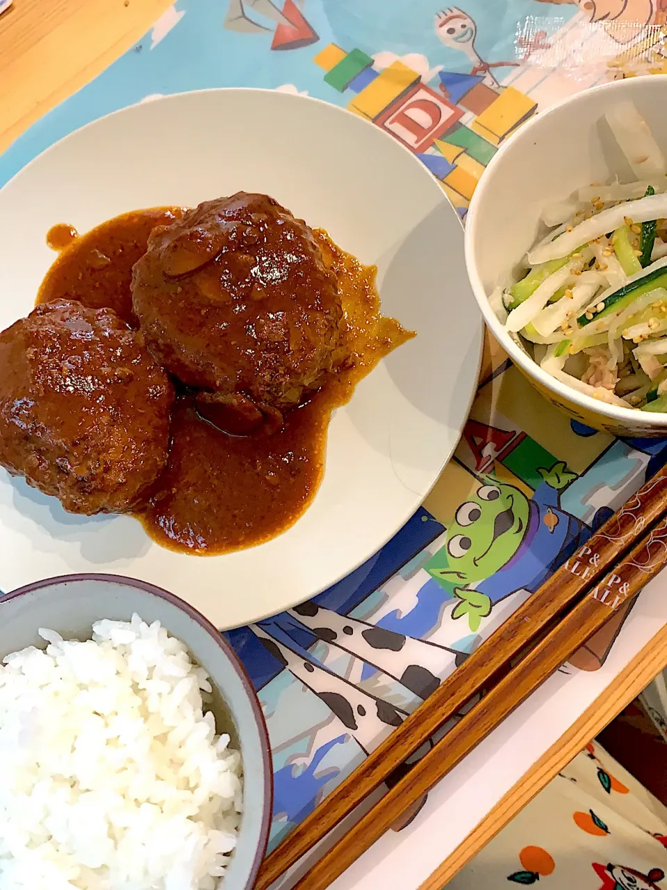 ・煮込みハンバーグ　・大根ときゅうりのツナサラダ|ぺろたんさん