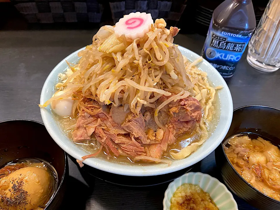 No.11 ラーメン、とろり味玉、あぶらまし、生姜ダレ　ニンニクあぶらちよいまし|ひとしおぶですさん