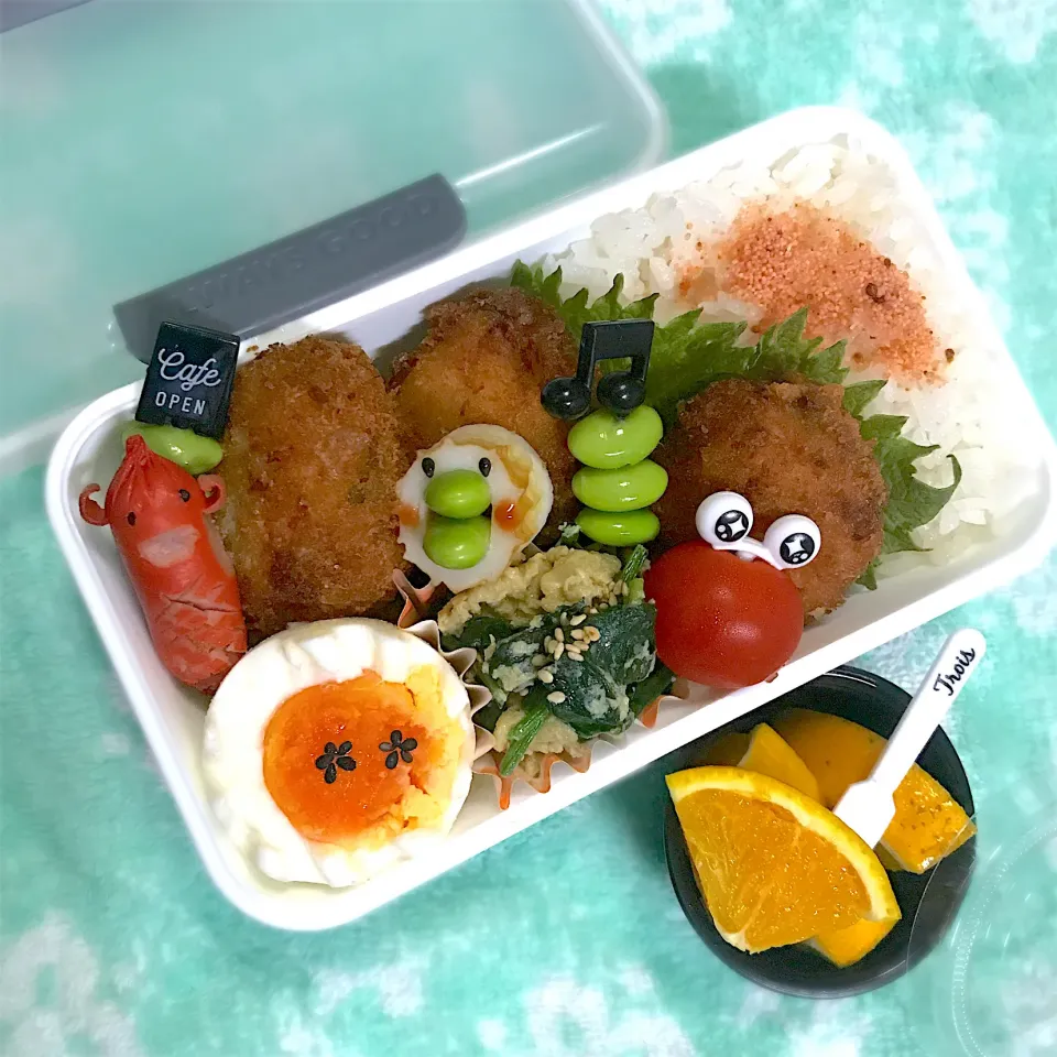 Snapdishの料理写真:JK1弁当🍱〜ハムカツ(チーズ大葉入り)・ほうれん草の玉子炒め・ゆで玉子・ソーセー人・ちくわ君・枝豆・オレンジ|華恋さん