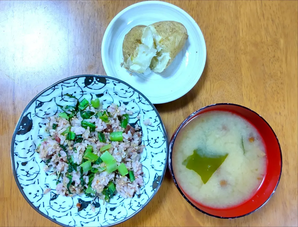 ６月２８日　ちりめんじゃこと小松菜の梅和えご飯　なめことわかめのお味噌汁　じゃがバター|いもこ。さん