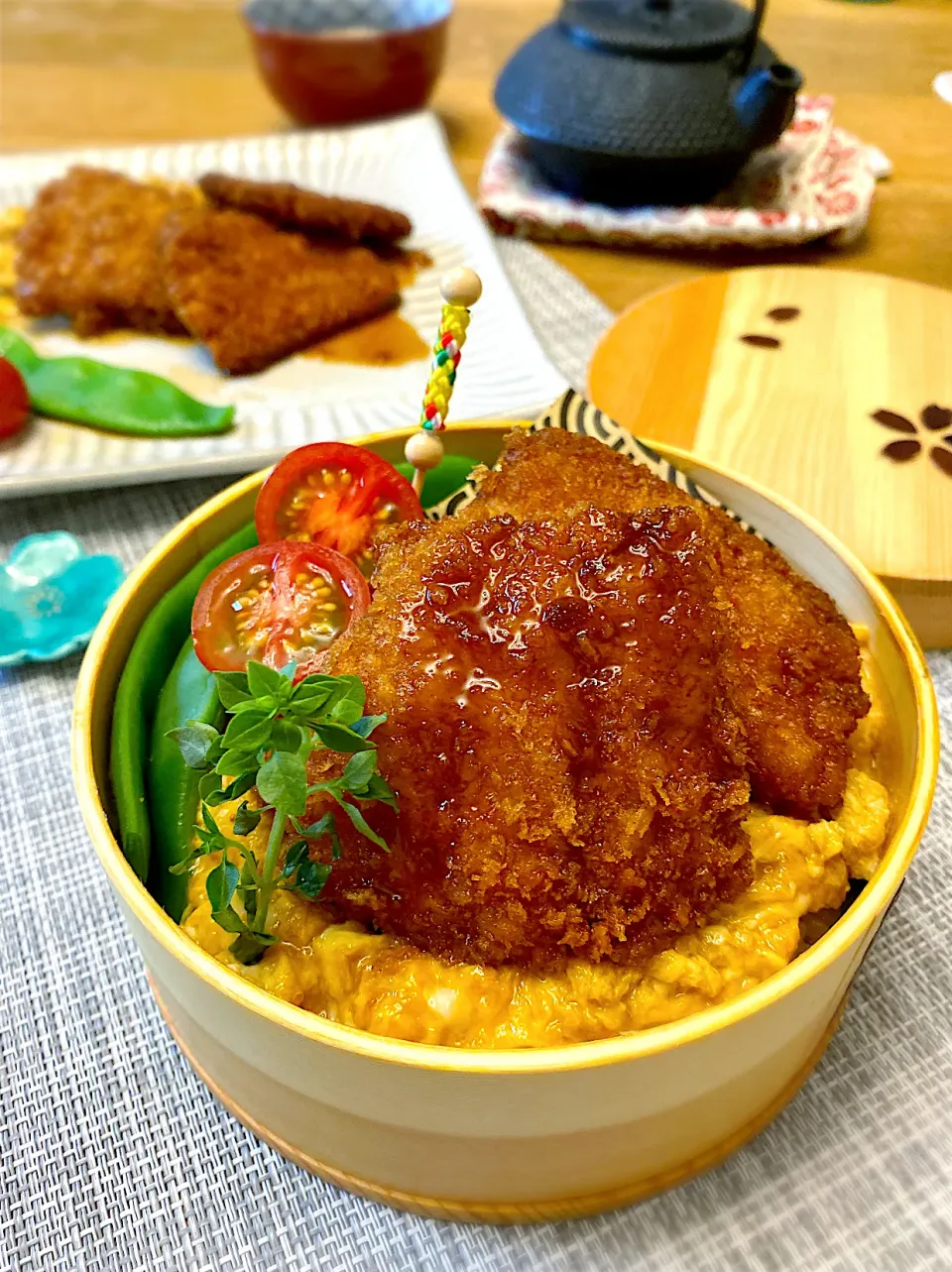 卵とじにソースカツ乗っけ丼弁当🌱|shakuyaku33443344さん