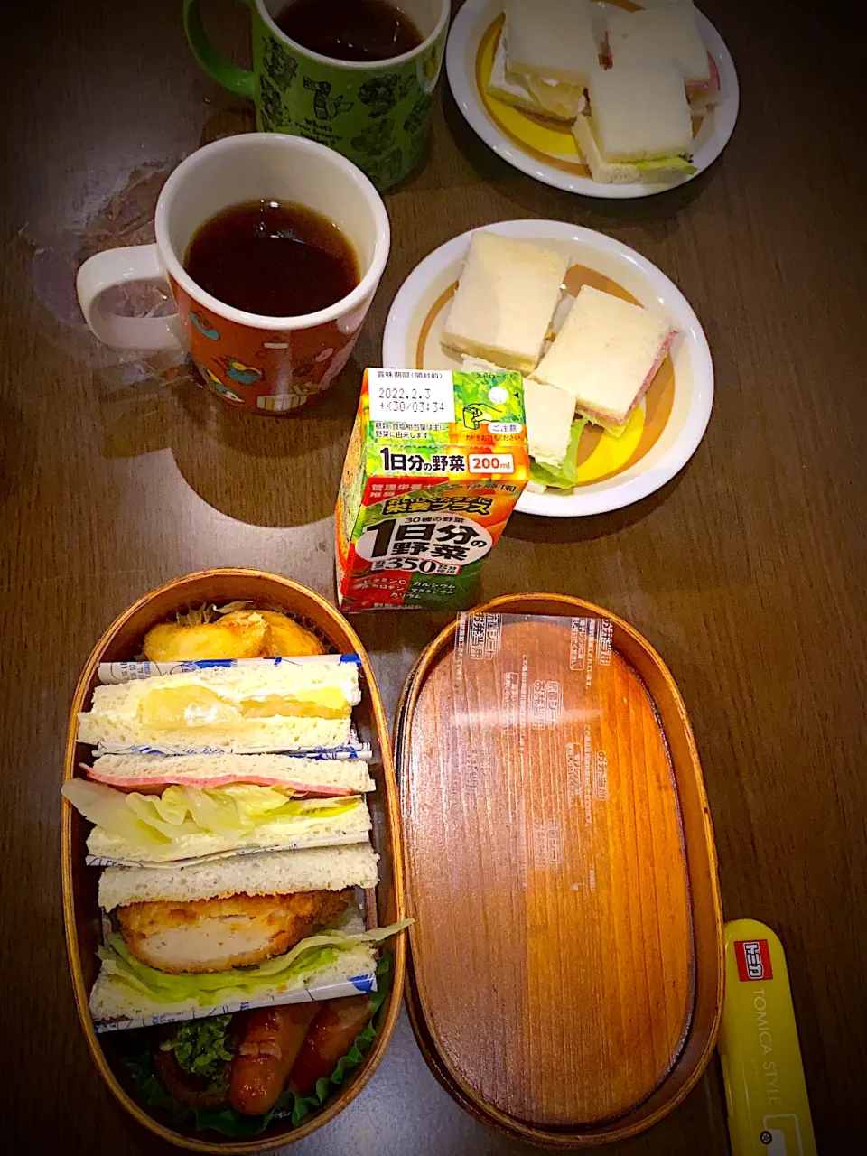 Snapdishの料理写真:お弁当🍱　フライドポテト　バター醤油シーズニング　パイナップルホイップサンド　ピッツェリアハムサンド　ヒレカツサンド　オーロラ辛ソース　スパイシーチョリソーソテー　ケチャップ　たこ焼き　ソースマヨ青海苔　野菜ジュース　麦茶　コーヒー|ch＊K*∀o(^^*)♪さん