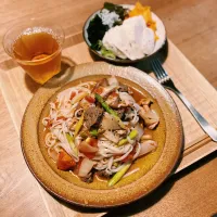 Snapdishの料理写真:アスパラと牛モモのトマトパスタもどき|hibi_apeさん