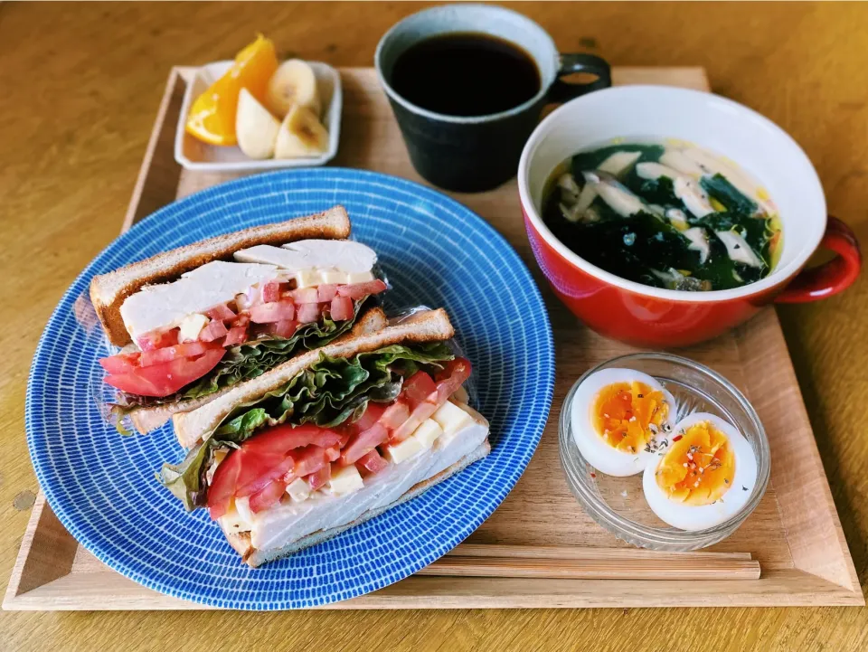 サラダチキンとトマトのサンド|hibi_apeさん