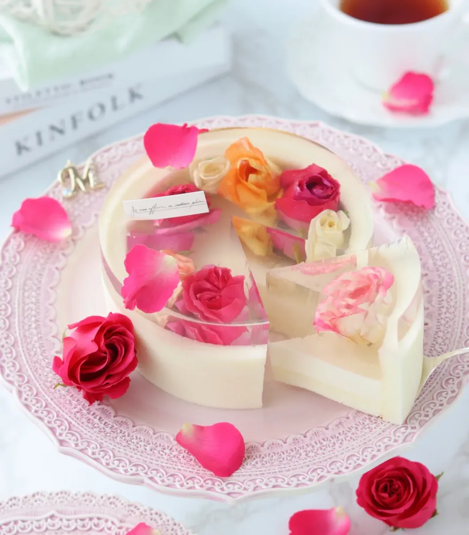 Snapdishの料理写真:薔薇のゼリーケーキ🥀|もえさん