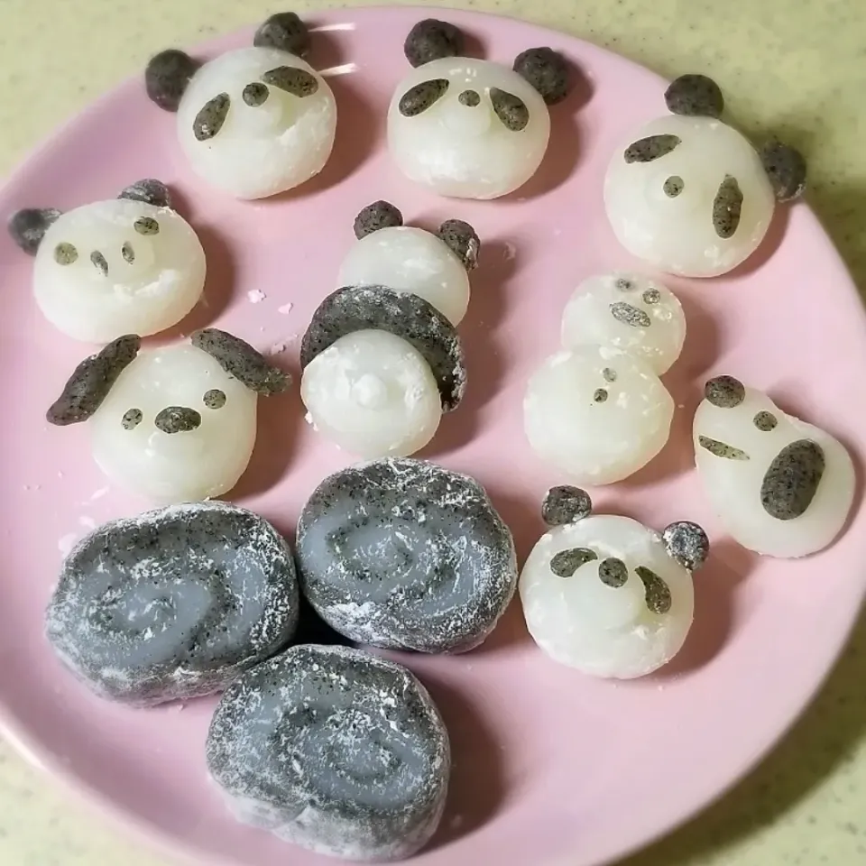 Snapdishの料理写真:ほっこりおやつ🍡すあま🐼|ぱんだのままんさん