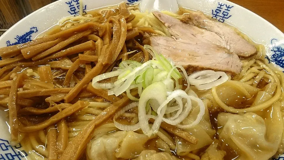 【冷やし中華始まってます】
中華そば 共楽
竹の子そば（葱多め、950円）
＋麺大盛（50g、50円）
＋ワンタン増し（200円）
＠銀座2分、銀座一丁目 、東銀座
（JR有楽町駅から6分）
21137|大脇さん