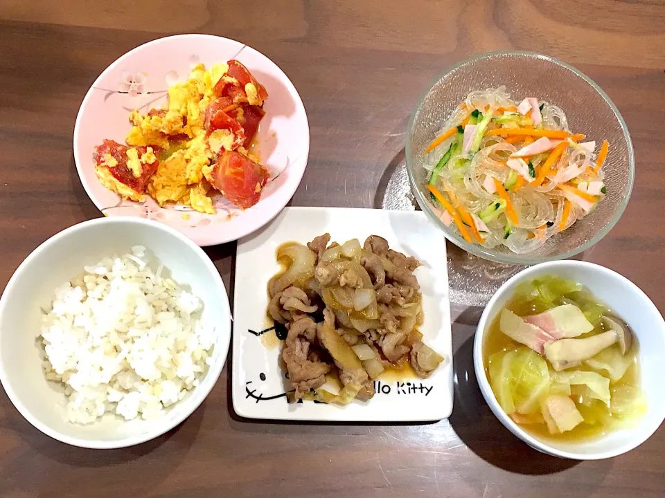 Snapdishの料理写真:豚の生姜焼き 野菜とベーコンのスープ 春雨サラダ トマトと卵の中華炒め|おさむん17さん