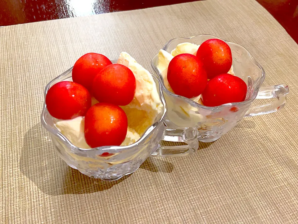 さくらんぼ🍒パフェ|とみぃさん