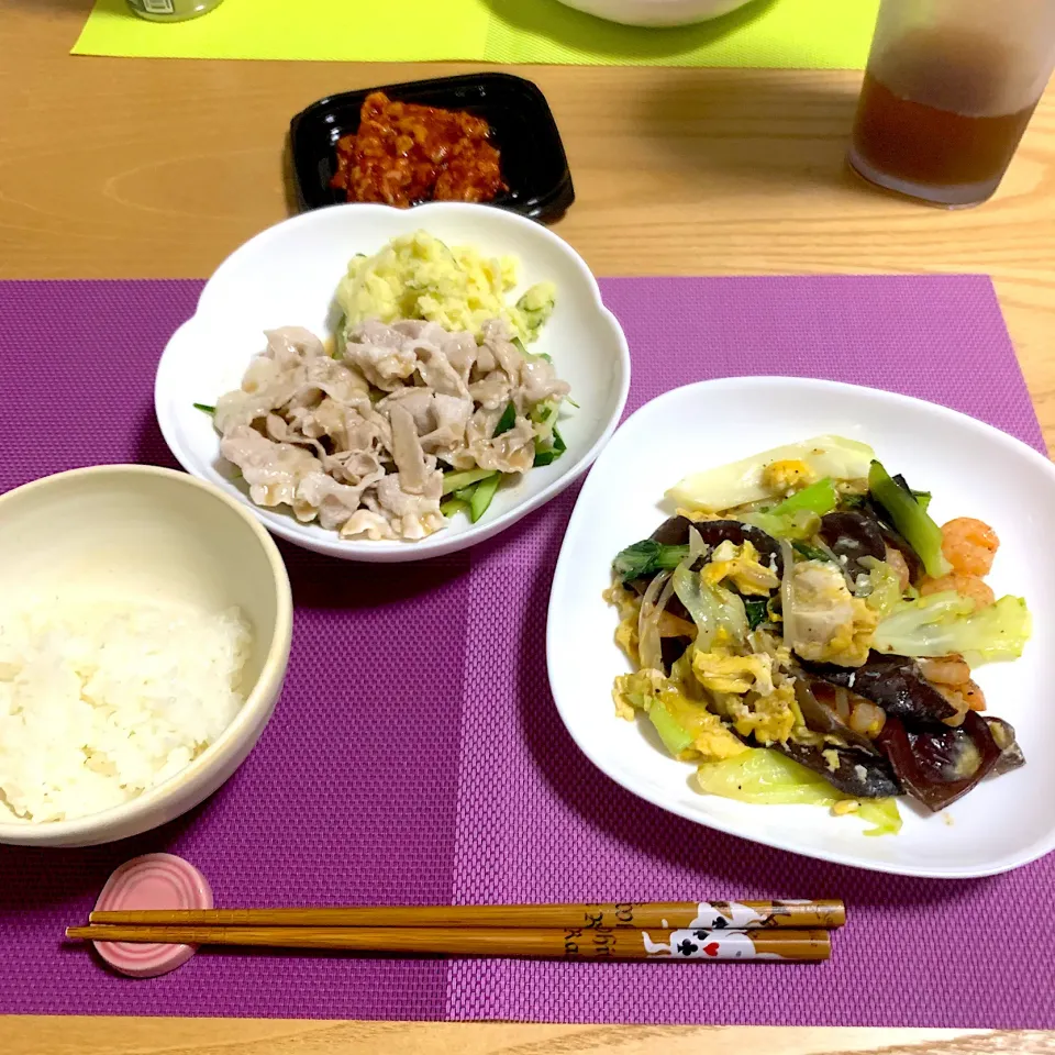 Snapdishの料理写真:えびと生きくらげの中華風塩炒め・冷しゃぶサラダ＆ポテサラ・チャンジャ|sayaさん