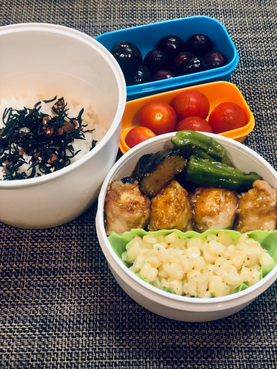 Snapdishの料理写真:本日の女子中学生弁当→厚揚げの明太肉巻き、ナスとししとうの炒め、コーンマヨ|Taja & Mayさん