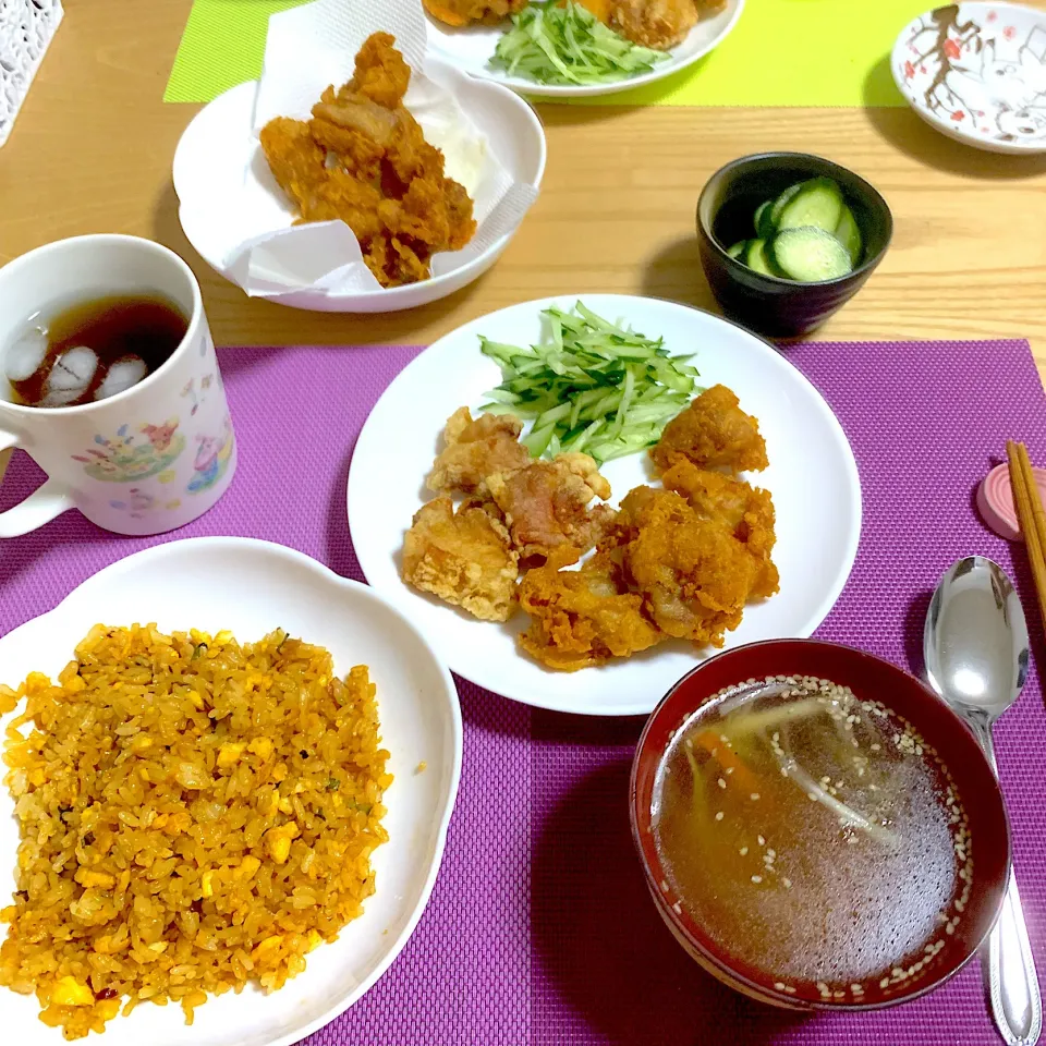 豚キムチ炒飯・唐揚げ・黄韮のスープ・キュウリの漬物|sayaさん