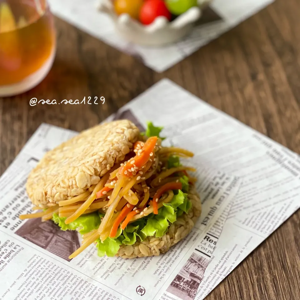 Snapdishの料理写真:オートミールきんぴらライスバーガー🥣|seaさん