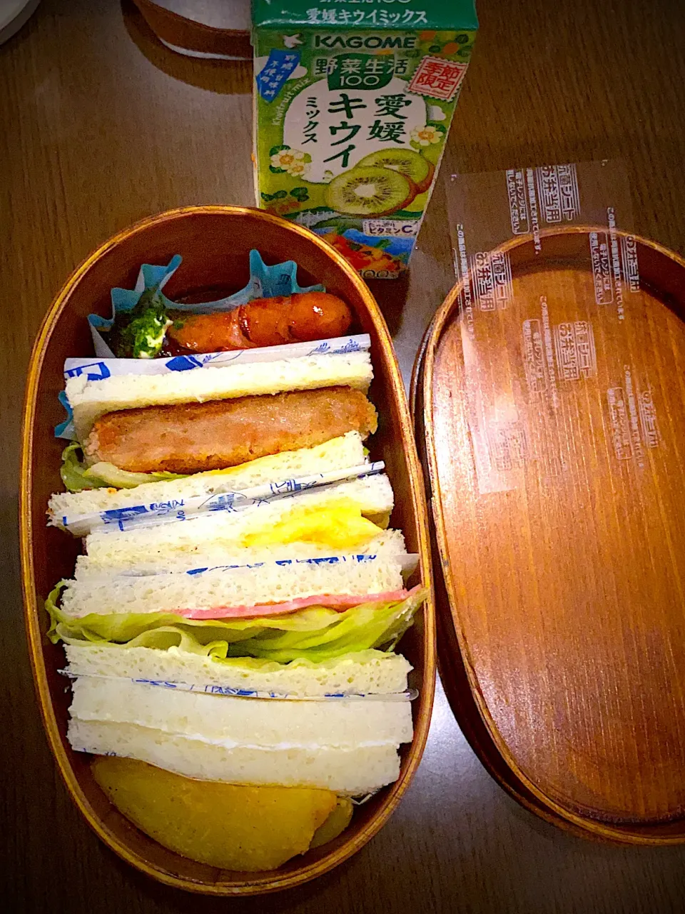 Snapdishの料理写真:お弁当🍱　スパイシーチョリソーソテー　たこ焼き　ソースマヨ青海苔　ハムカツサンド　オーロラ辛ソース　オムレツサンド　ピッツェリアハムサンド　パイナップルホイップサンド　フライドポテト　バター醤油シーズニング　野菜ジュース　麦茶|ch＊K*∀o(^^*)♪さん