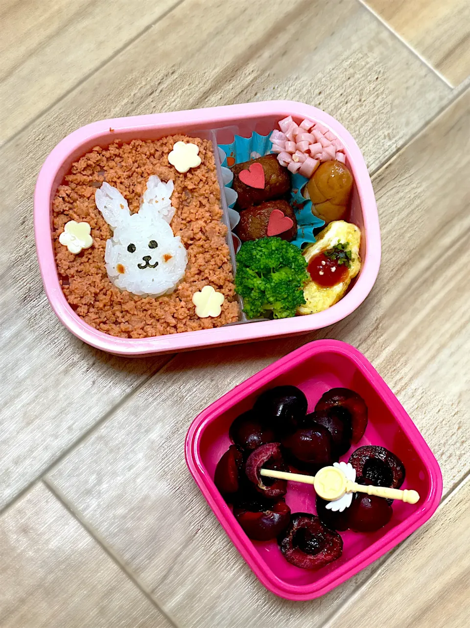 Snapdishの料理写真:年少弁当🍱鮭フレークご飯|mari＊yuakitoさん