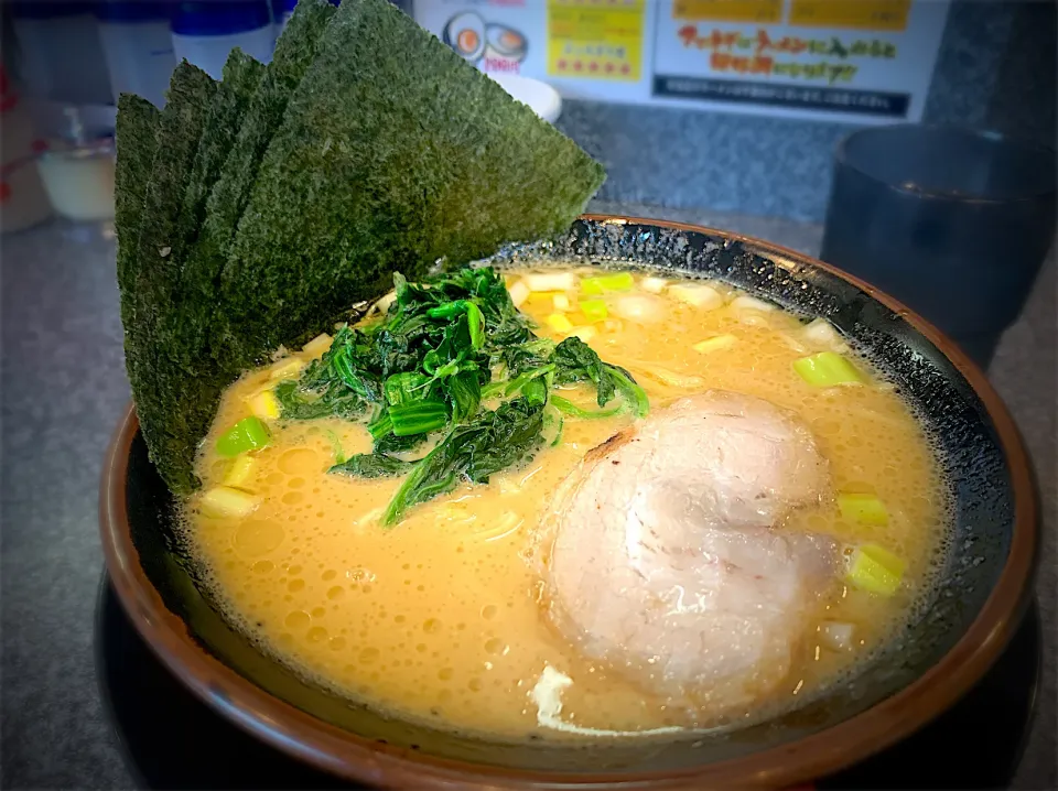 醤油豚骨ラーメン(横浜家系　鬼家)  [横須賀市]|やまひろさん