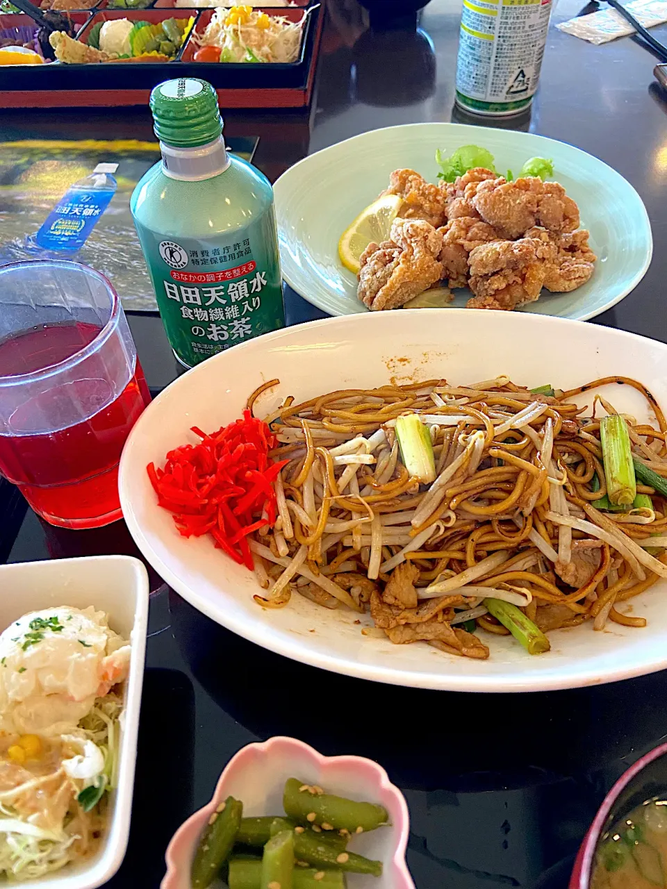 Snapdishの料理写真:日田焼きそばと中津鳥唐揚げ|まゆさんさん