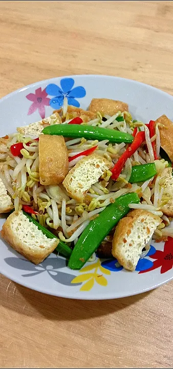 Bean sprouts stir fried with dried shrimp and mix with dried tofu 😋|MeLicious Foodさん