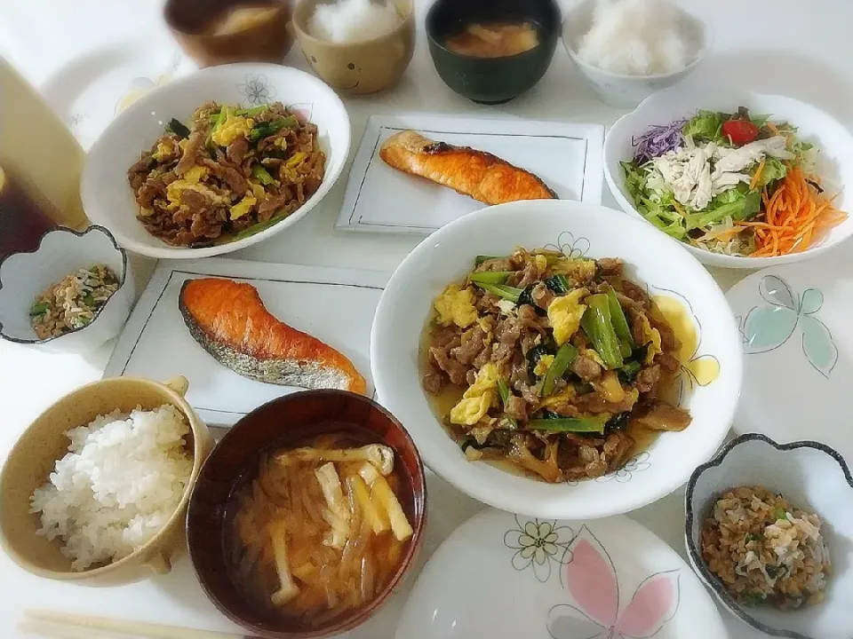 夕食(*^^*)
豚肉と卵と野菜のあんかけ中華(小松菜、舞茸)
焼鮭
サラダ🥗
納豆と小松菜としらすあえ
お味噌汁(大根、油揚げ)|プリン☆さん