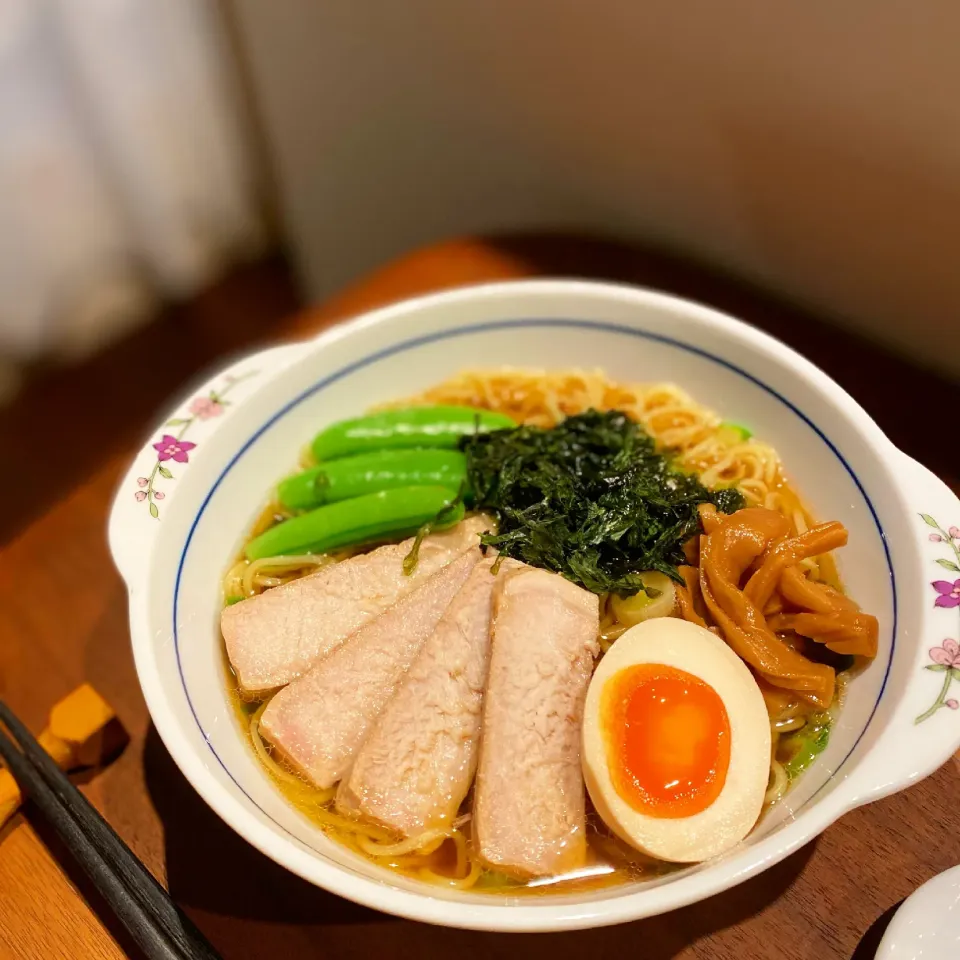 Snapdishの料理写真:自家製チャーシューの醤油ラーメン|wedgeさん