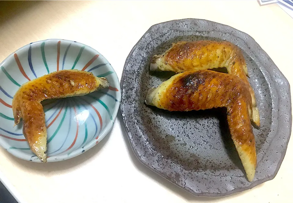 徳島県阿波尾鶏の手羽先と普通の手羽先を焼いてみました|草津の屋台　トタン家さん