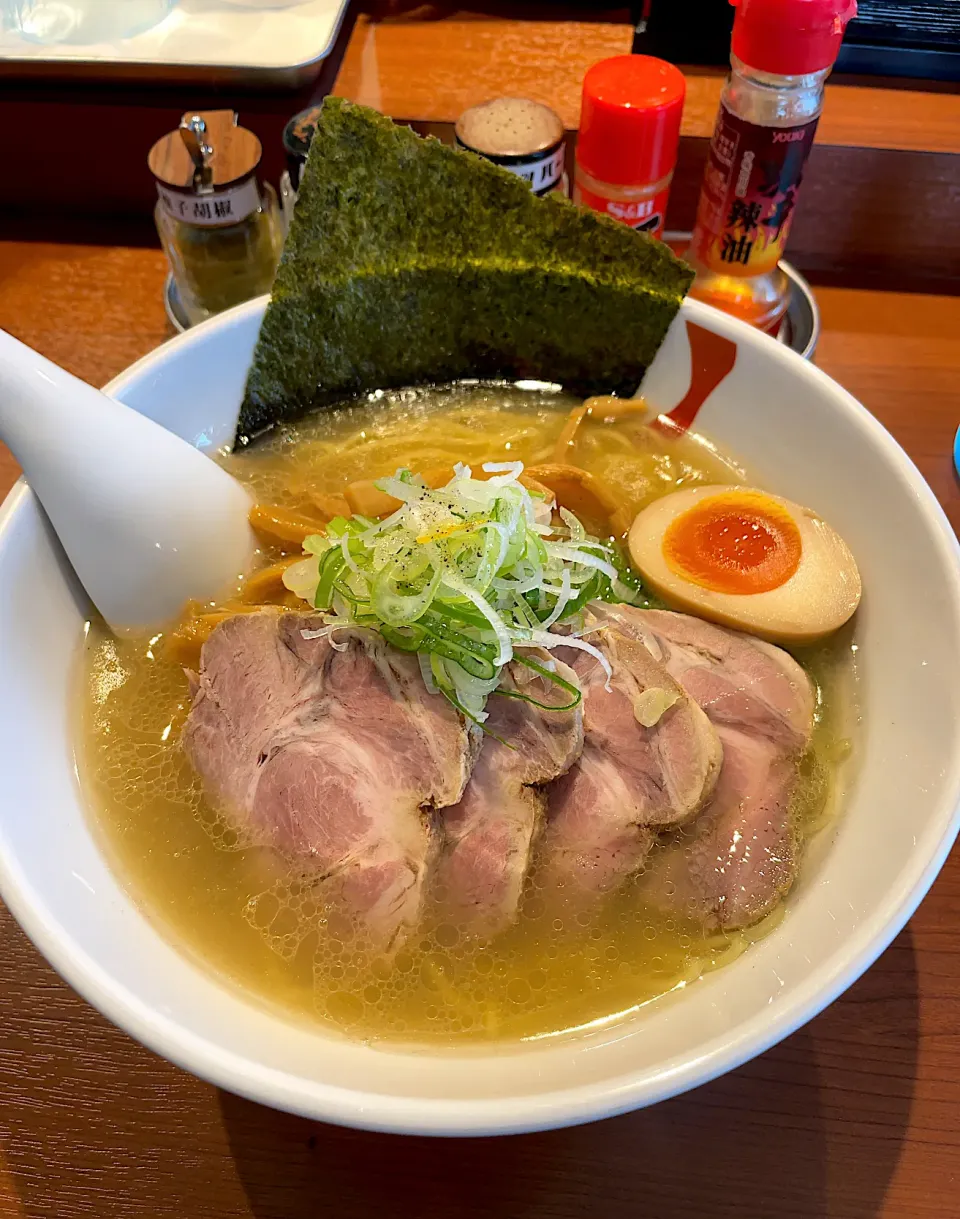 特製鶏にぼし塩らーめん🍜|るみおんさん