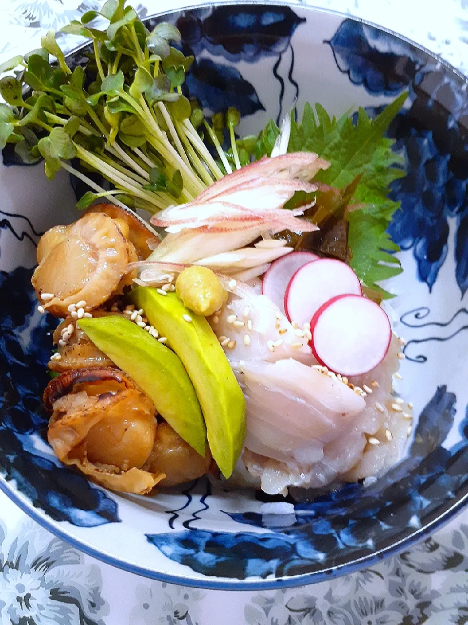 🔷青森県産🐟天然ヒラメのエンガワ❣️味付帆立de海鮮丼🍚🔷20210701|@きなこさん