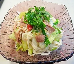 Snapdishの料理写真:dekotan1さんの簡単レンジで作る♪そうめんサラダ #楽天レシピ|楽天レシピさん