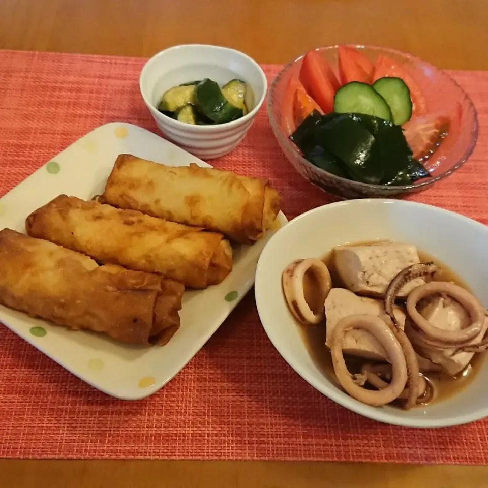 ☆春巻
☆イカと豆腐煮
☆生ワカメとトマト キュウリサラダ
☆キュウリ南蛮漬け|chikakoさん