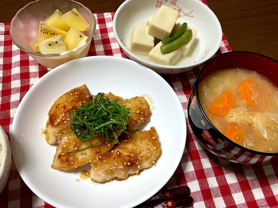 Snapdishの料理写真:鶏むね肉の焼肉ソテー|Emiさん