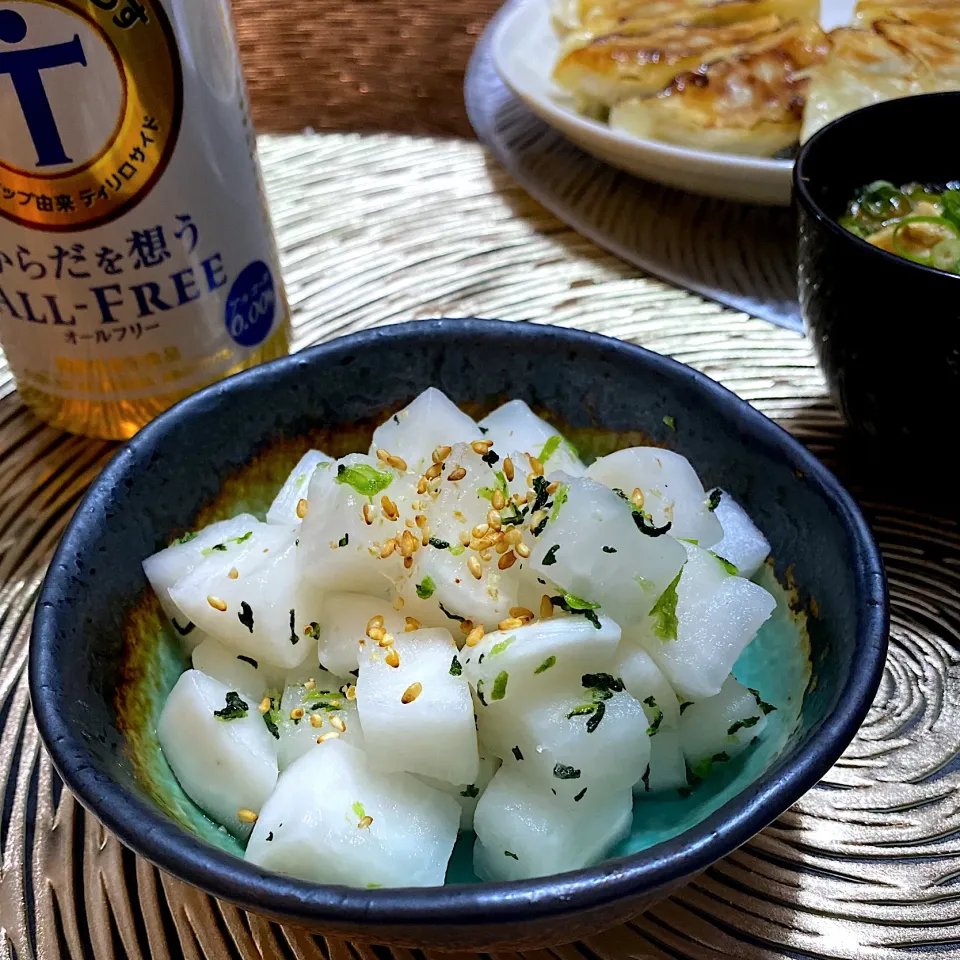 Snapdishの料理写真:からあげビールさんの料理 さっぱり爽やか♪コロコロ大根の塩レモンひろし浅漬け|エコル　ピコさん