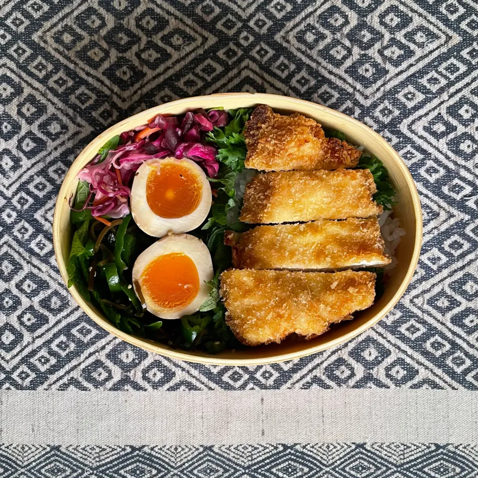 Snapdishの料理写真:チキンカツ弁当🍗|はちこさん