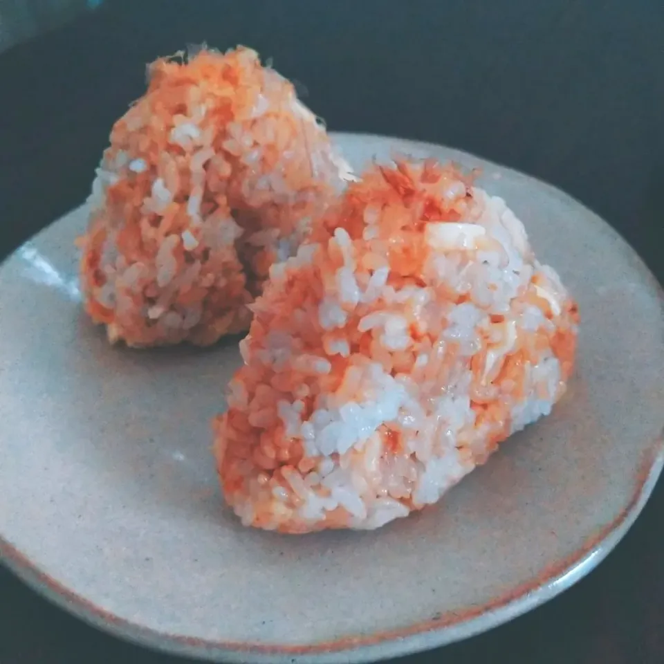 おかかとチーズのおにぎり🍙|じょうさん