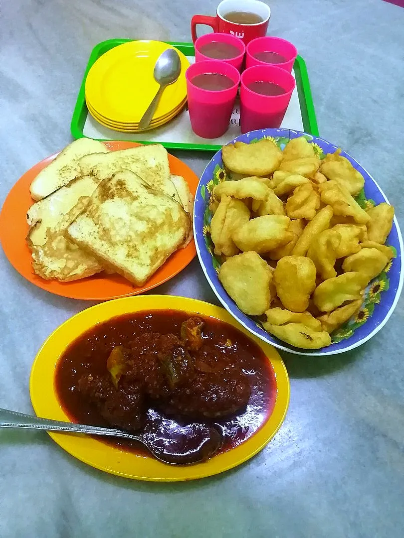 Roti teluq
Cucuq kodok
Sambal ikan tongkol
Syukur Alhamdulillah 🤲☺️|Idah Ishamさん