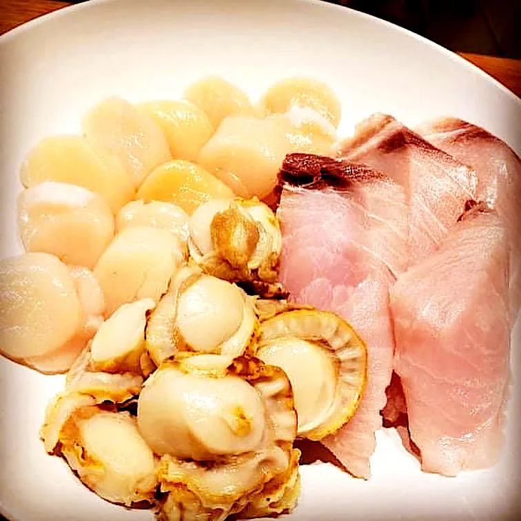 Making Fish today ! 
Fried in butter with chives and will be finished of with a Butter Tomato Curry sauce served with plain rice and Naan Bread #ilovecooking 
#|Emanuel Hayashiさん