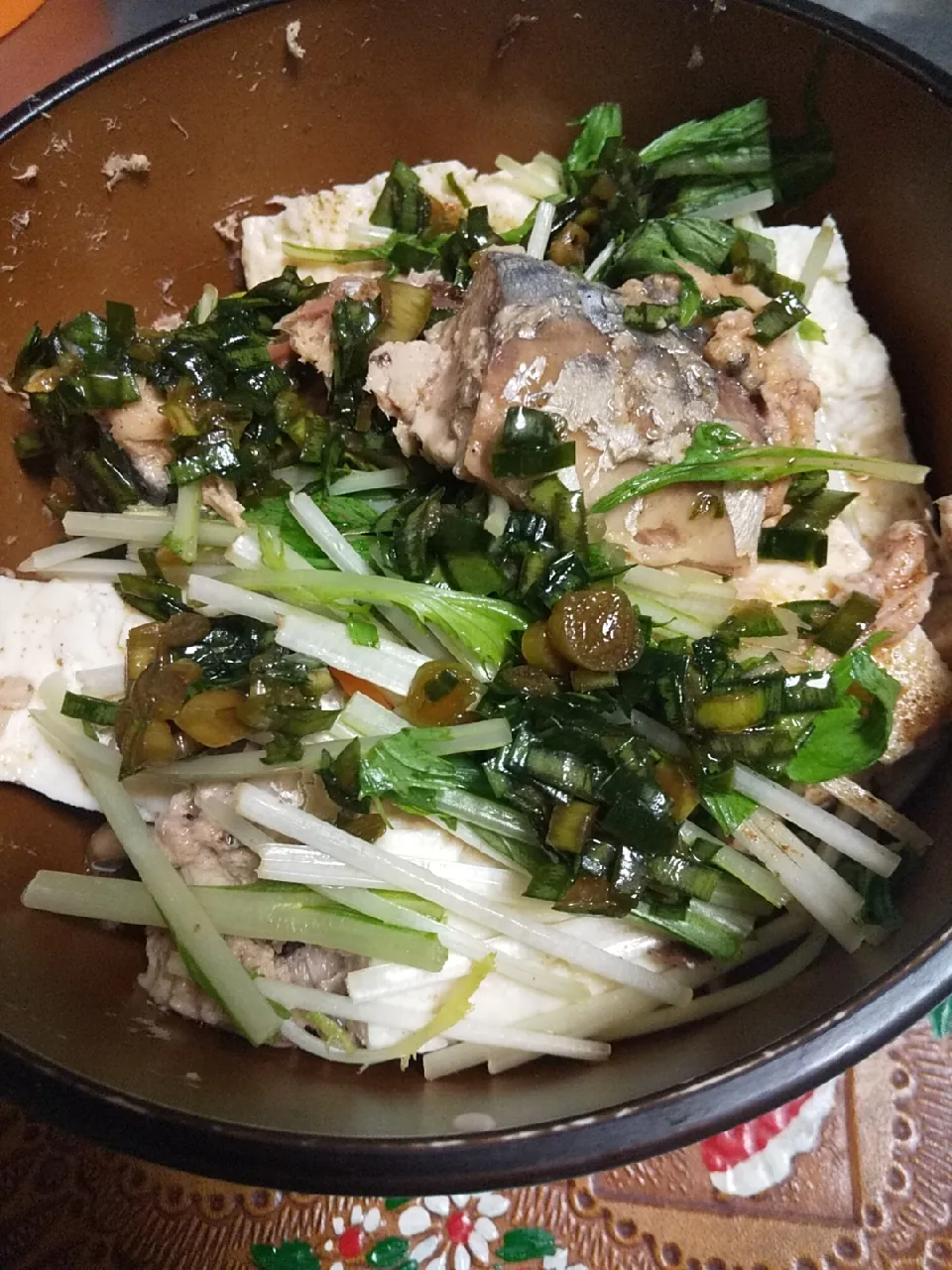 今日の晩御飯
※サバ缶豆腐のニラ醤油かけ
しめじと人参と水菜も入れました|れあMIXさん