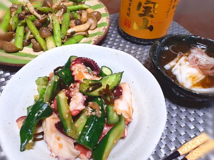 Snapdishの料理写真:からビーさんの料理✨
 梅ぽんタコきゅうり🥒

アスパラしめじバター醤油|びせんさん