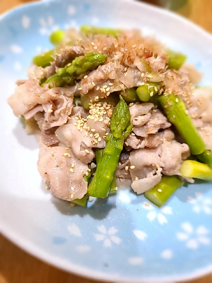 豚肉とアスパラの香味塩炒め😋|みぽりん♪さん