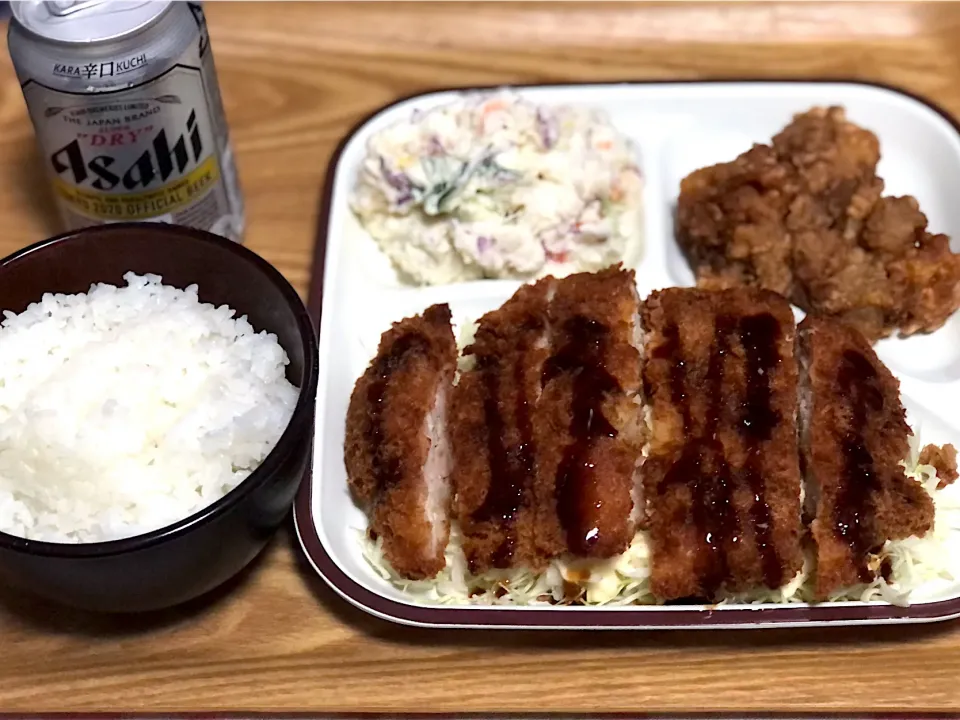 ☆チキンカツ ☆唐揚げ ☆ポテトサラダ ☆千切りキャベツ ☆ビール🍺|まぁたんさん