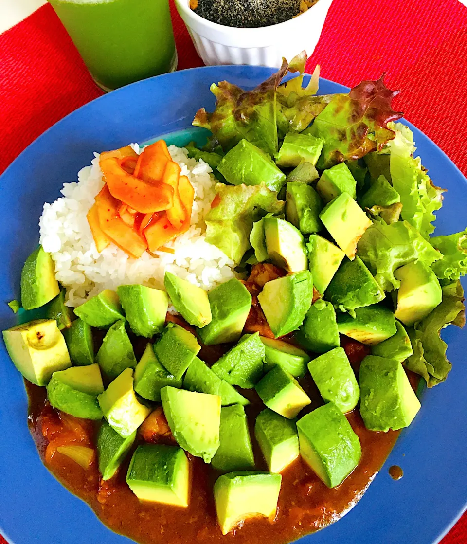 アボカド🥑🥑🥑だらけのスパイスチキンカレー🍛^_^😋|HAMI69さん