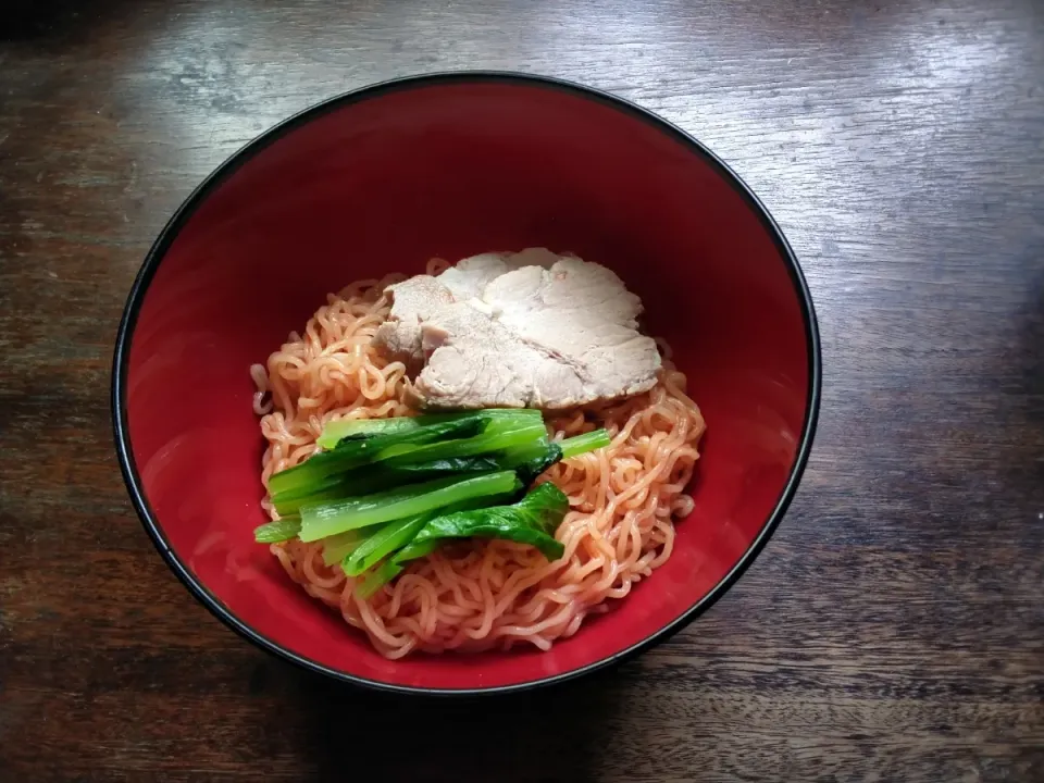 インスタントのビビン麺に昨日の煮豚と小松菜|にんにくと唐辛子が特に好き❤️(元シャリマー)さん