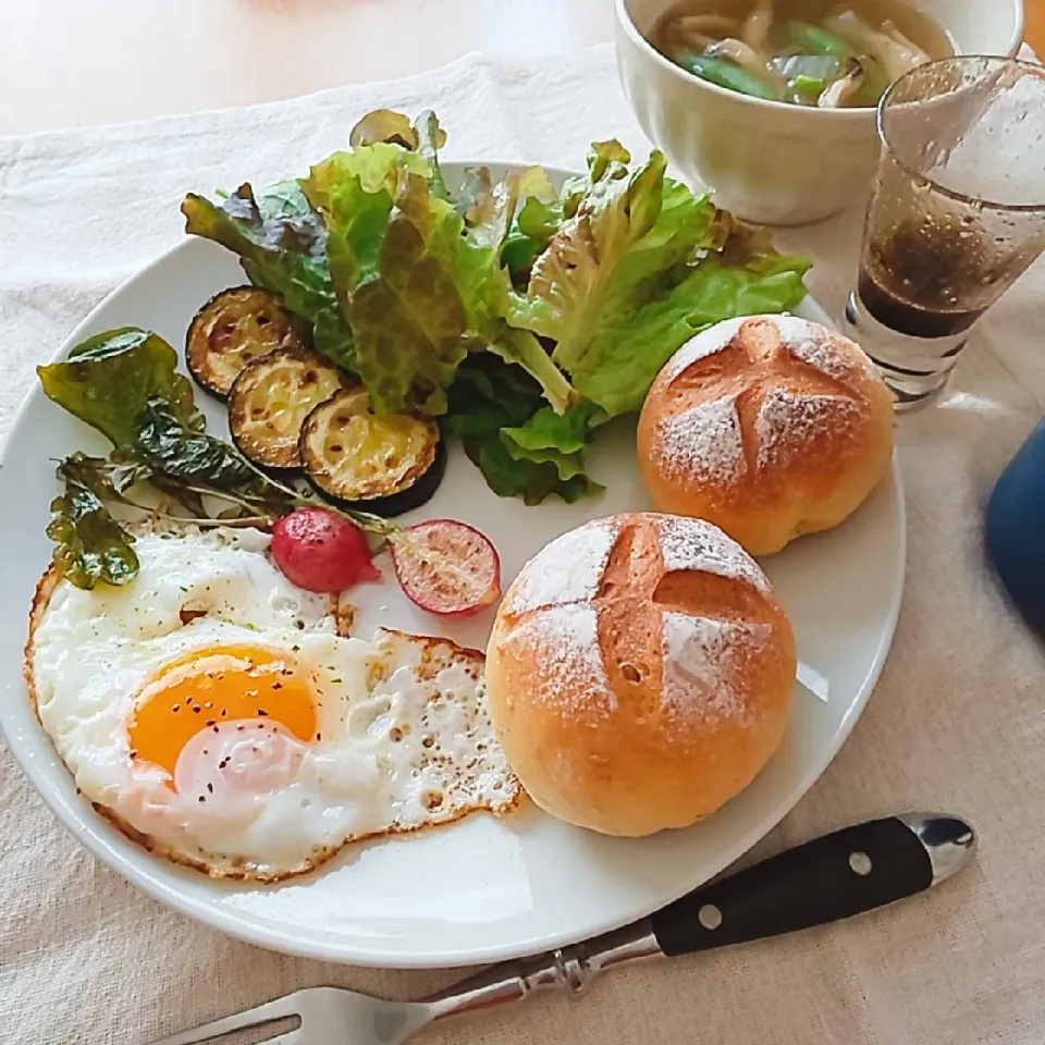 ゴマまるパンで朝ごはん|えるえるさん