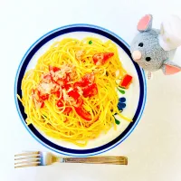 Snapdishの料理写真:トマトとツナの冷製パスタ🌼|えまむらさん