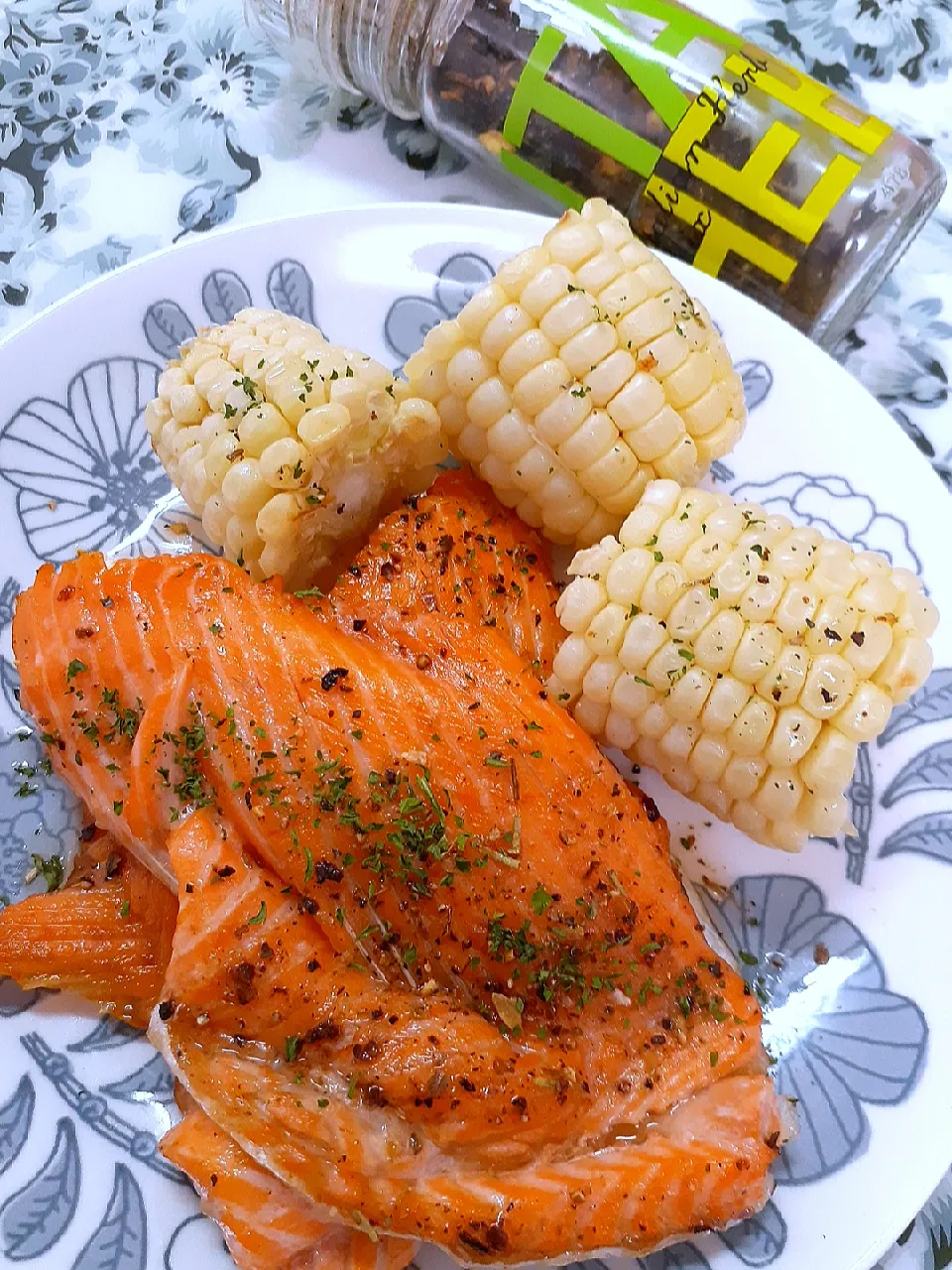 🔷青森県🐟トラウトサーモン🇮🇹ハーブ焼き🌽🔷|@きなこさん